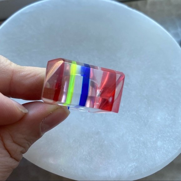 Vintage mod boho 60s 70s asymmetric candy stripe lucite jelly ring sz 7 - Picture 2 of 4